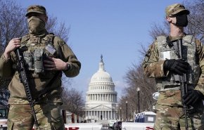 عناصر الحرس الوطني الأمريكي يستعدون لمغادرة مبنى الكابيتول
