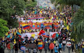 مقتل 4 أشخاص في مواجهات محتجين مع الشرطة في كولومبيا