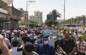 تظاهرة حاشدة بغزة تطالب برحيل مدير عمليات الاونروا

