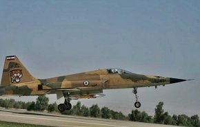 نقص فنی هواپیما در پایگاه چهارم شکاری دزفول / دو خلبان ارتش به شهادت رسیدند