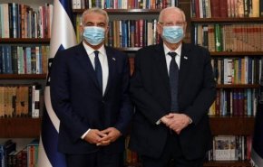 صحيفة عبرية: لبيد يبلغ اليوم رئيس الكيان نجاحه بتشكيل حكومة