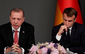 أردوغان مهاجما ماكرون مجددا: نعلم مع من يعمل في ليبيا وسوريا