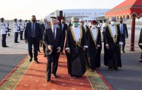 رئيس وزراء السلطة الفلسطينية يصل سلطنة عُمان