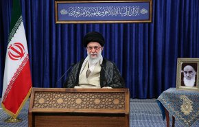 قائد الثورة الاسلامية: جميع تكهنات الاعداء بخصوص الثورة باءت بالفشل