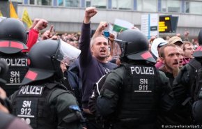 شرطة ألمانيا تعتقل 13 صحفيا أثناء تغطية احتجاج

