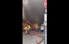 بالفيديو.. حريق بمستودع مواد قابلة للاشتعال في دبي