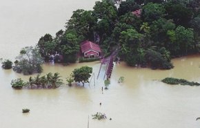الفيضانات تخلف قتلى وتتسبب بنزوح عشرات الآلاف في سريلانكا +فيديو