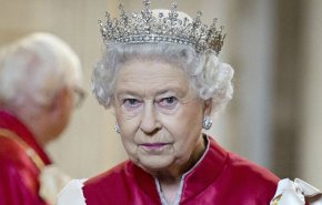 تصویر ملکه انگلیس در دانشگاه آکسفورد پایین کشیده شد/ وزیر آموزش انگلیس: این تصمیم احمقانه است