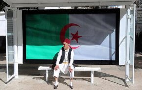 شاهد.. عزوف عن الانتخابات في الجزائر يقلق السياسيين 