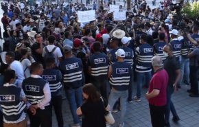 شاهد.. تجدد الاحتجاجات في تونس ضد عنف الشرطة