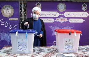 الرئيس روحاني یصوت فی الانتخابات الایرانية + فيديو