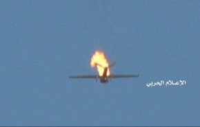 شاهد: لحظة اسقاط الدفاعات اليمنية طائرة تجسسیة امریکیة في مأرب