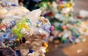 العلماء يحولون النفايات البلاستيكية إلى نكهة الفانيليا!