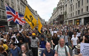 بريطانيا.. آلاف المتظاهرين في لندن احتجاجا على قيود كورونا
