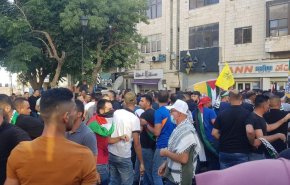 الأمن الفلسطيني يقمع مسيرة في رام الله احتجاجاً على مقتل نزار بنات