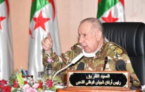 قائد الجيش الجزائري يرد على تحركات حفتر قرب الحدود مع ليبيا