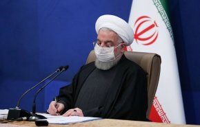 الرئيس روحاني يدشن عددا من المشاريع الصناعية والتجارية في البلاد