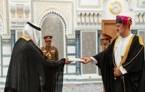 سلطان عُمان يتسلم أوراق اعتماد السفير السعودي