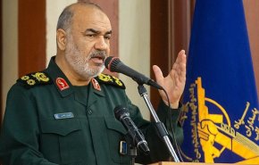 سرلشکر سلامی: سلاح‌های آتشبار دشمن در اطراف کشور آرایش گرفته‌اند امّا امنیت بر ایران حاکم است
