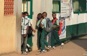مسلحون يخطتفون أكثر من 120 طالبا بعد هجوم على مدرسة في نيجيريا