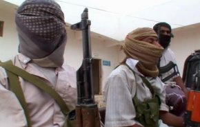 القاعده و داعش دو اسیر یمنی را سر بریدند
