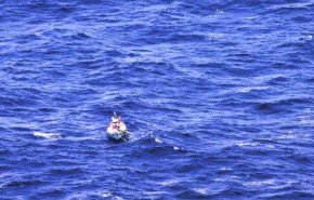 مقتل 15 شخصا بعد غرق 18 قاربا وسط أمواج عالية في إندونيسيا
