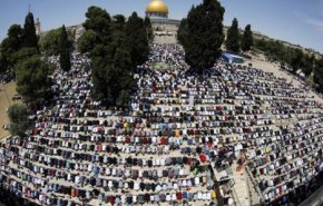 أكثر من مئة ألف مصل يؤدون صلاة عيد الأضحى بالمسجد الأقصى + فيديو