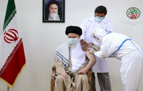 قائد الثورة يتلقى الجرعة الثانية من اللقاح الايراني المضاد لكورونا + فيديو