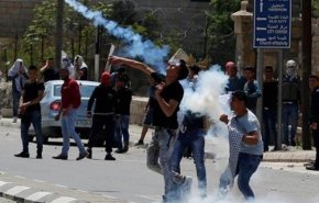 الضفة الغربية :استشهاد فلسطيني واصابة 150 اخرين باشتباكات مع الاحتلال 