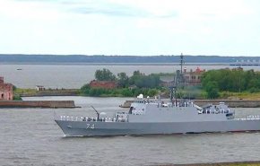 ناوشکن سهند در رژه دریایی روسیه حاضر شد