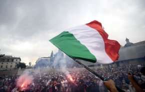 اعتراض هزاران ایتالیایی به سیاست‌های کرونایی دولت