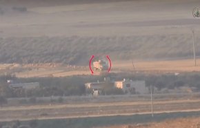 بالفيديو.. لحظة استهداف مدرعة تركية في عفرين السورية