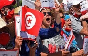 شاهد.. احتجاجات شعبية خارج الحسابات السياسية في تونس