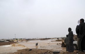 السعودية ..أمطار جازان تتسبب في عزل قرية جبلية (صور)
