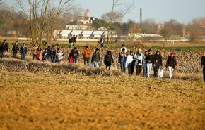 تركيا تحتجز 231 مهاجرا أغلبهم من أفغانستان كانوا في طريقهم إلى إيطاليا