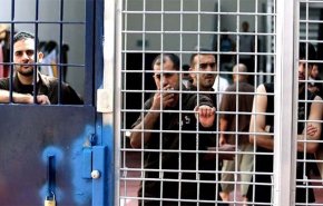 16 أسيرا فلسطينيا يواصلون إضرابهم عن الطعام