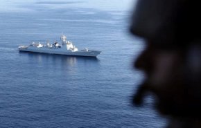 مقتل اثنين من طاقم السفينة المملوكة 'اسرائيليا' تعرضت اليوم لاستهداف قبالة عمان