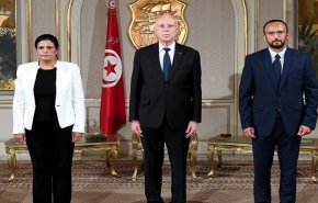 الرئيس التونسي يقيل وزيري المالية وتكنولوجيات الإتصالات من منصبيهما