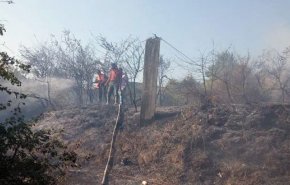 الدفاع المدني السوري يخمد حريق في بلدة كفرام