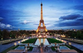 باريس تخطط لرفع أكبر علم في التاريخ على برج إيفل في ختام أولمبياد طوكيو