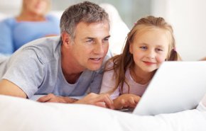 دراسة تكشف عن نفقات الآباء في العصر الرقمي على التكنولوجيا لكل طفل