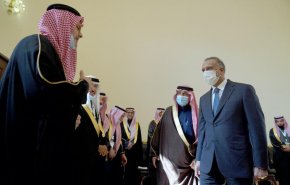 الكاظمي يدعو الملك سلمان إلى حضور قمة دول جوار العراق
