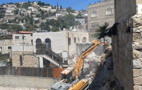 شاهد.. الاحتلال يواصل هدم منازل الفلسطينيين