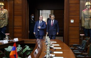 وزير الدفاع الأرمني: علاقاتنا مع روسيا ترقى إلى مستوى غير مسبوق 