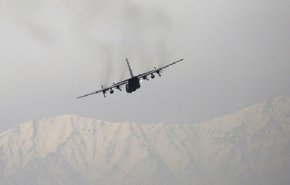 أوزبكستان تعلن استقبال 46 طائرة أفغانية تحمل جنودا فارين من بلادهم