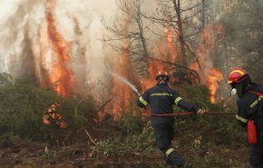 استمرار حرائق الغابات شمال غرب أثينا لليوم الثالث

