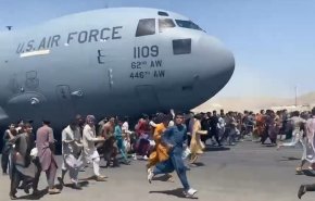 مصرع لاعب كرة قدم أفغاني بعد سقوطه من طائرة أمريكية