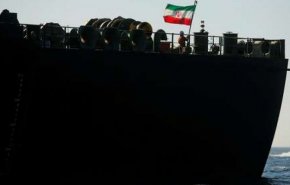 شاهد.. السفينة الايرانية تكسر الحصار المفروض على لبنان