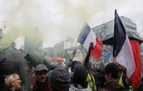 سياسات باريس ضد كوفيد 19 تجر الشعب  الفرنسي الى الشوارع مجددا