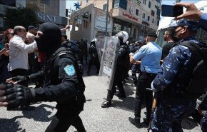 الشرطة الفلسطينية تمنع وقفة تطالب بمحاسبة قتلة بنات